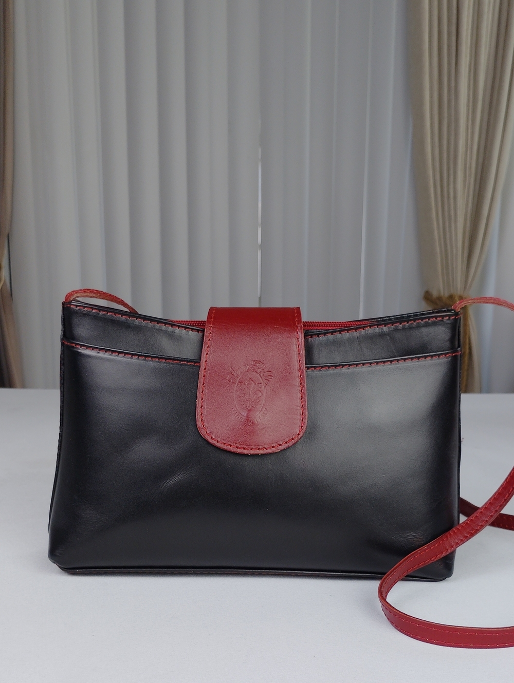 Shoulder Bag in Black & Red Like New